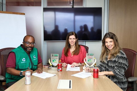 Sistema Coca-Cola Brasil investe na reciclagem inclusiva e fortalece parceria com catadores de materiais recicláveis