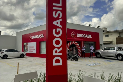 Drogasil completa 10 anos em Alagoas e oferece serviços farmacêuticos de graça por uma semana