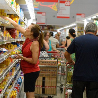 Inflação desacelera em cinco de sete capitais brasileiras